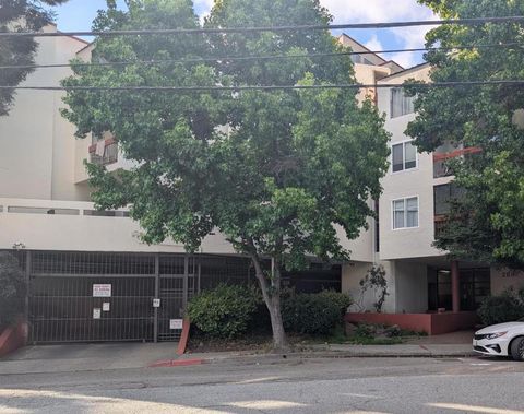 Photo of 288 Whitmore Street #316, Oakland, CA 94611 (MLS # ML82052104)