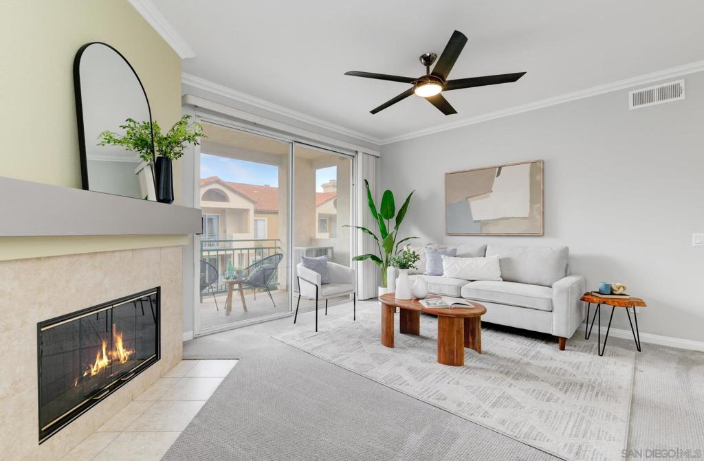 2050 Camino De La Reina 306