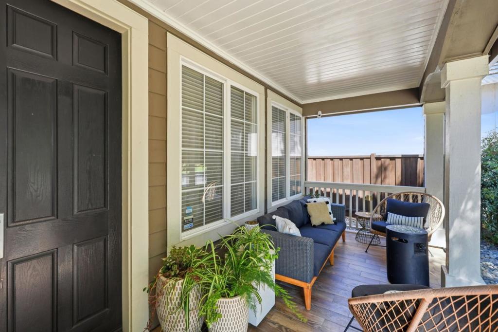 1320 Eastlake Circle