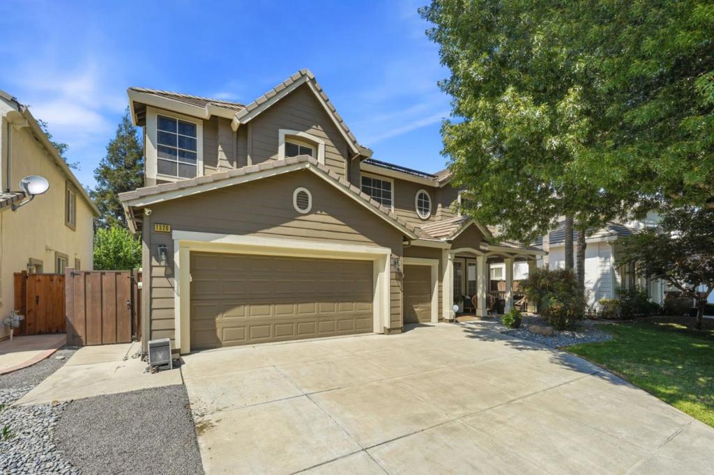 1320 Eastlake Circle