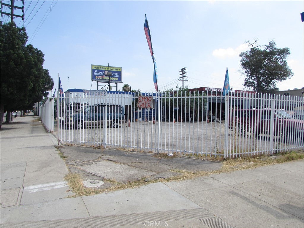 3900 N Figueroa