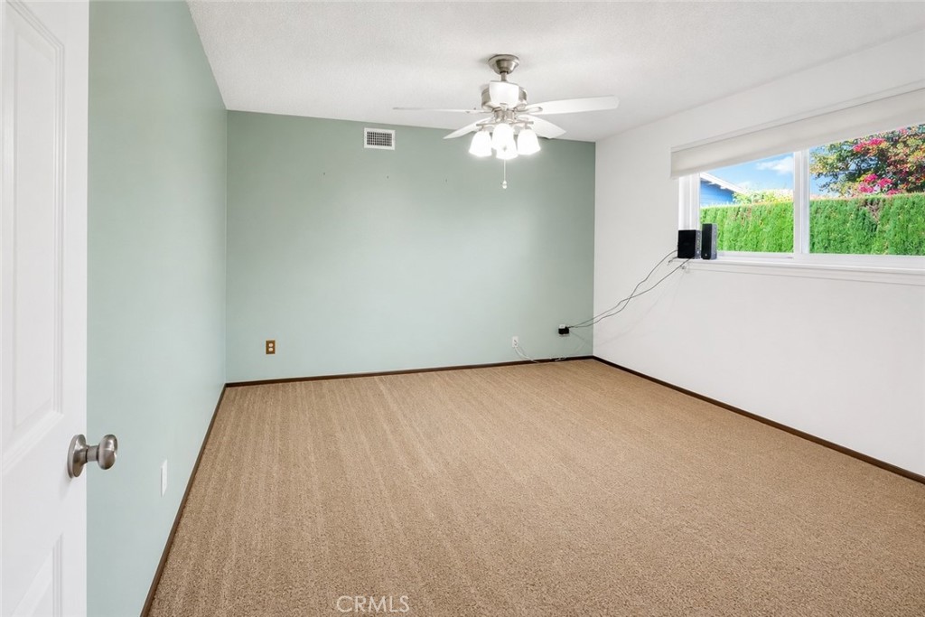 518 N Carousel