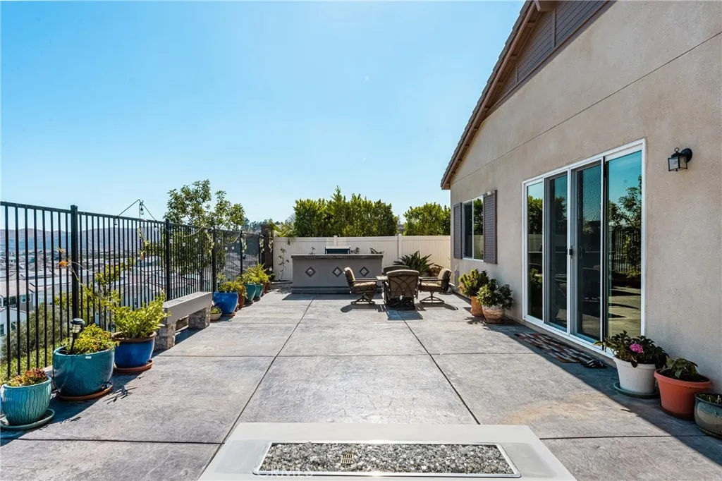 Corona, California 92883, United States, 3 Bedrooms Bedrooms, ,2 BathroomsBathrooms,Residential,Active,217118