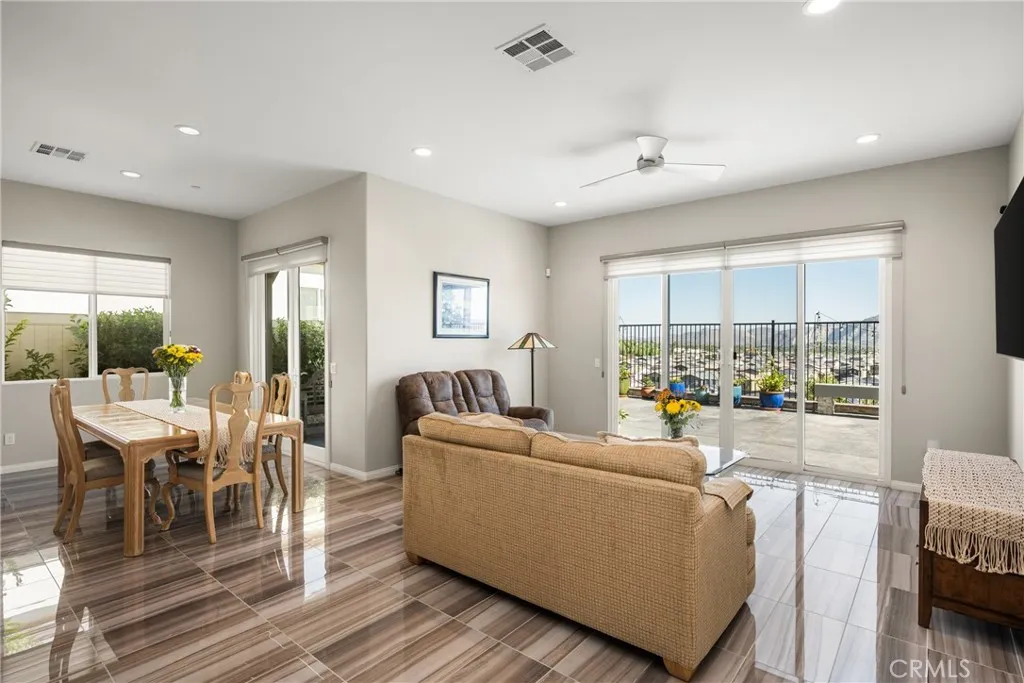 Corona, California 92883, United States, 3 Bedrooms Bedrooms, ,2 BathroomsBathrooms,Residential,Active,217118