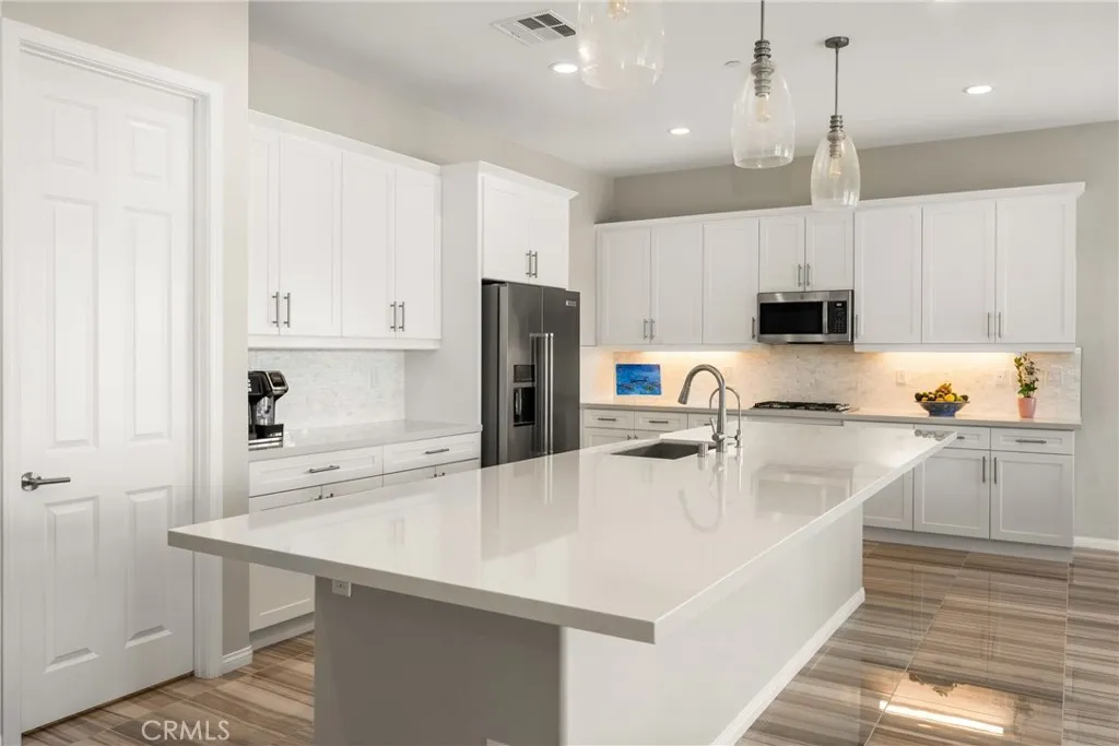 Corona, California 92883, United States, 3 Bedrooms Bedrooms, ,2 BathroomsBathrooms,Residential,Active,217118