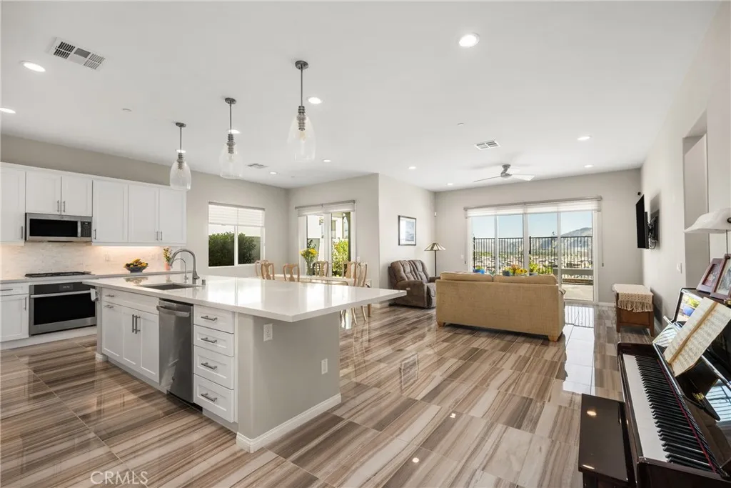 Corona, California 92883, United States, 3 Bedrooms Bedrooms, ,2 BathroomsBathrooms,Residential,Active,217118