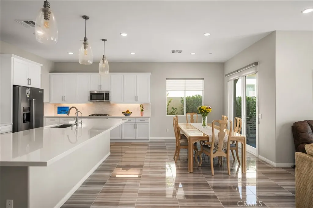 Corona, California 92883, United States, 3 Bedrooms Bedrooms, ,2 BathroomsBathrooms,Residential,Active,217118