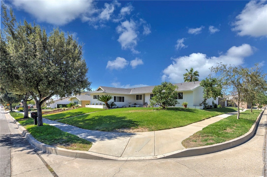 1629 Sumner