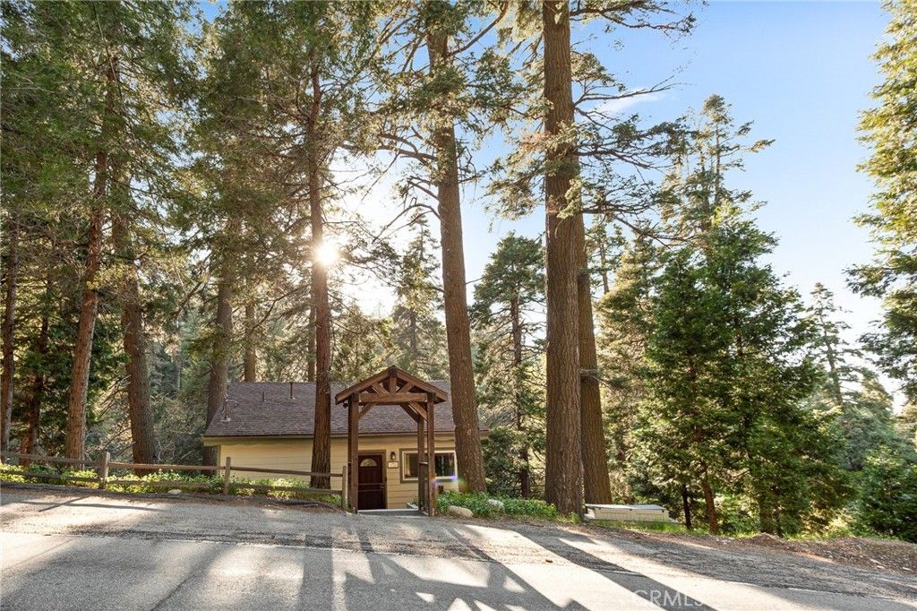 Photo of 576 Kuffel Canyon Rd, Lake Arrowhead, CA 92352 (MLS # IG26056188)