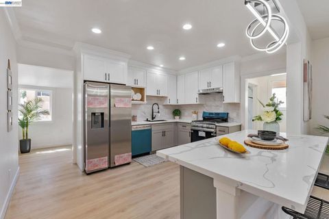 Photo of 2720 Short St St, Oakland, CA 94619 (MLS # 41136016)