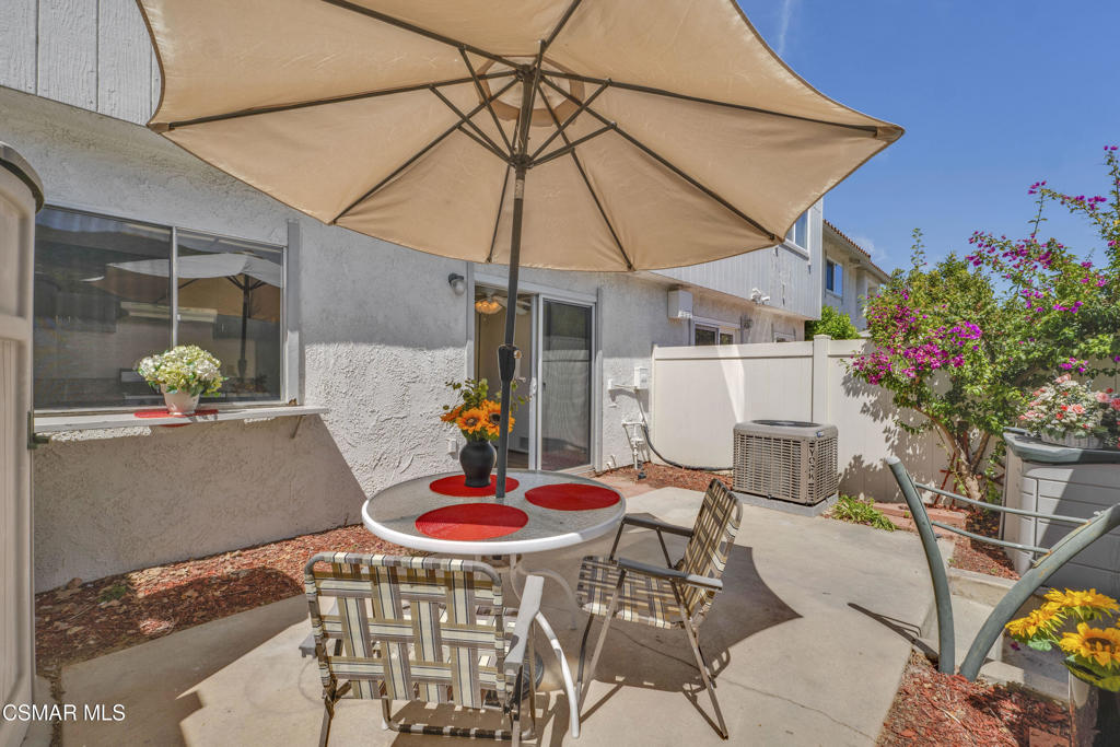 Los Robles Townhomes-332 - 1003172 - Residential