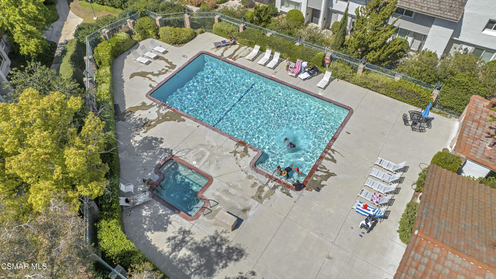 Los Robles Townhomes-332 - 1003172 - Residential