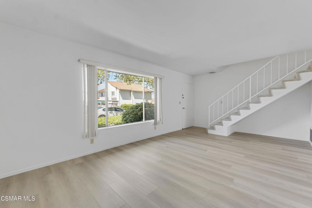 Los Robles Townhomes-332 - 1003172 - Residential