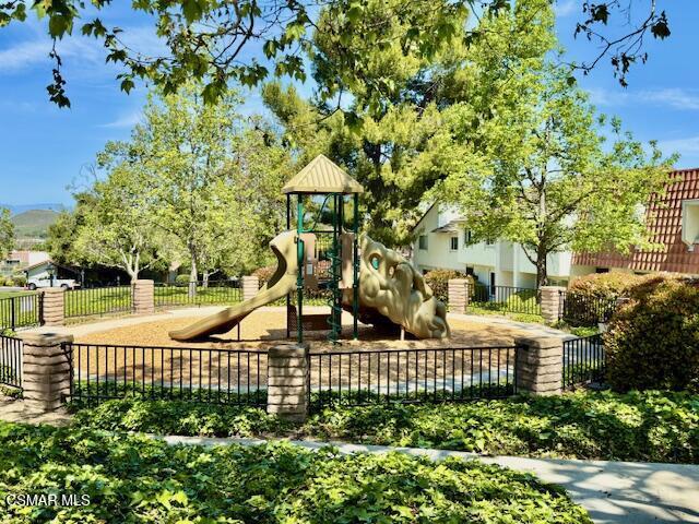 Los Robles Townhomes-332 - 1003172 - Residential