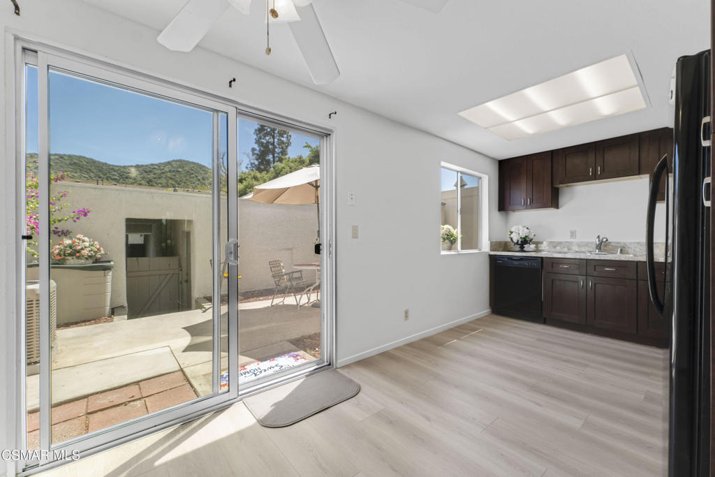 Los Robles Townhomes-332 - 1003172 - Residential