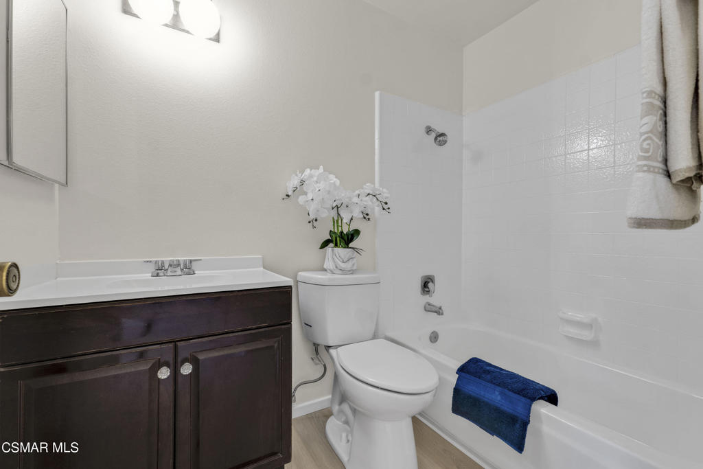 Los Robles Townhomes-332 - 1003172 - Residential