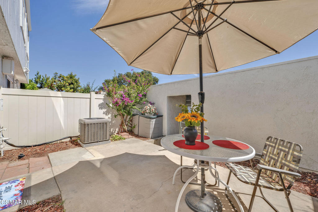 Los Robles Townhomes-332 - 1003172 - Residential