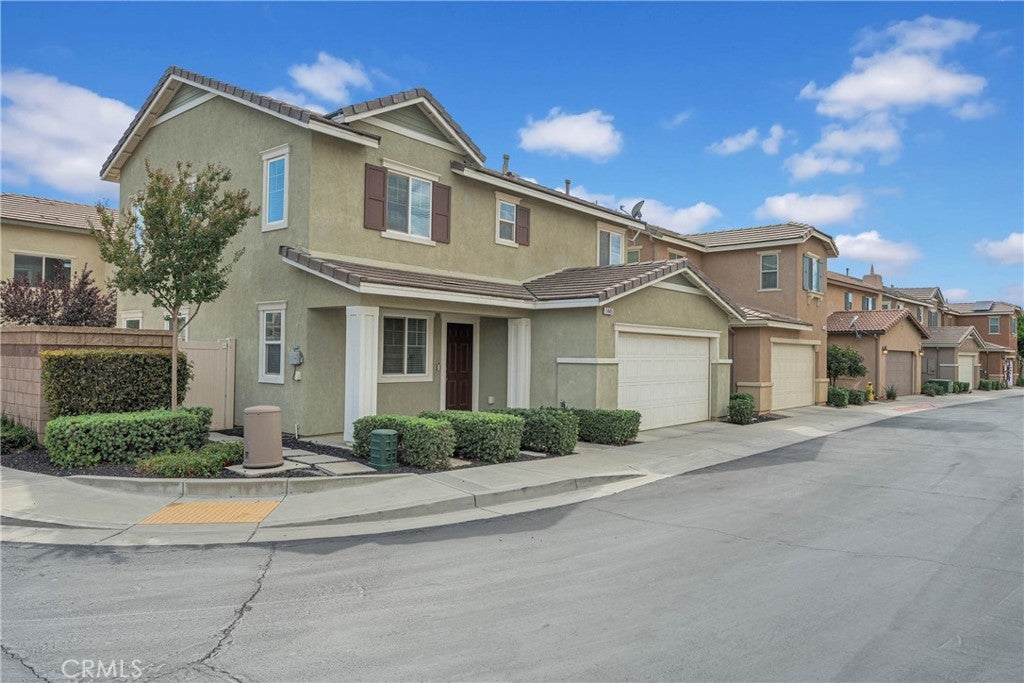 1445 Chinaberry