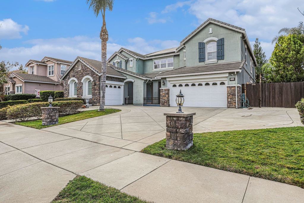 1820 1820 La Fonte Dr