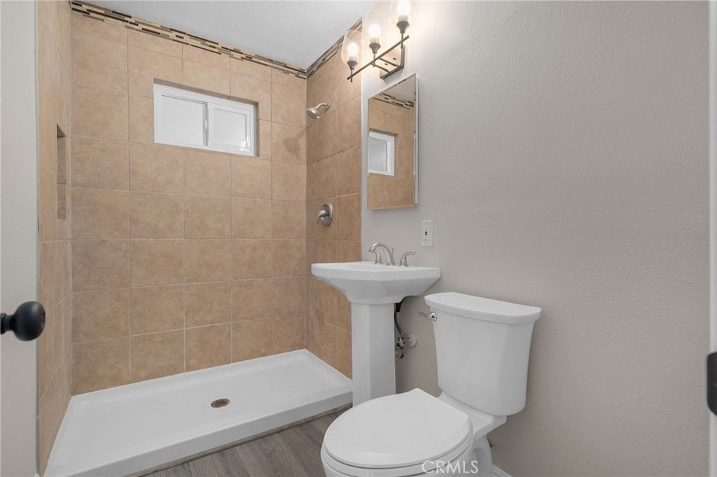 listing image 130722201893216610943