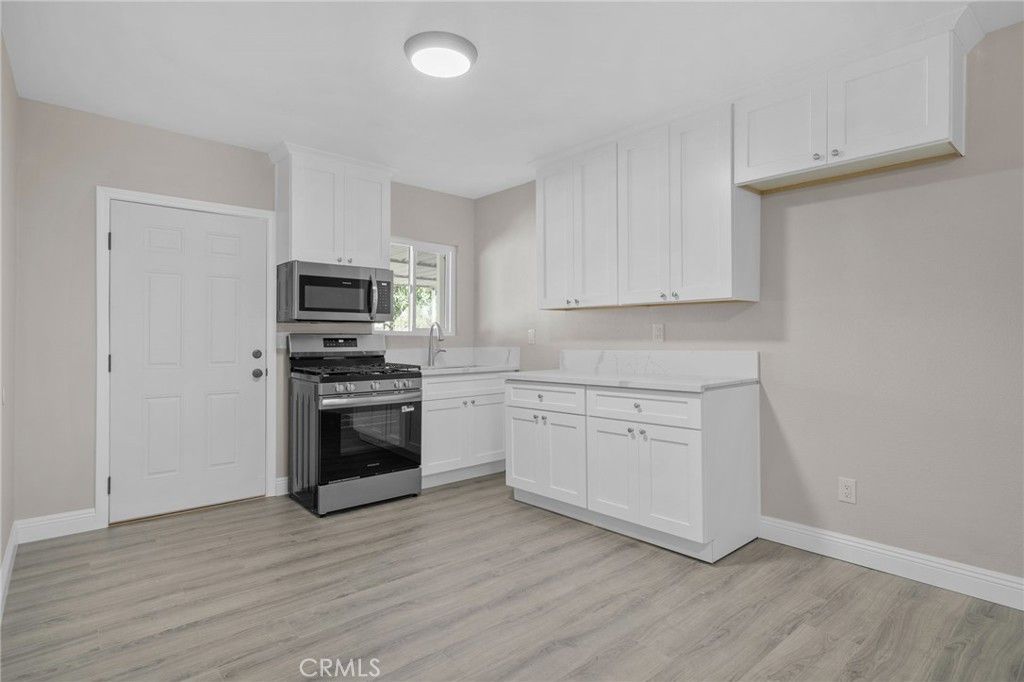 listing image 130725630325171639773