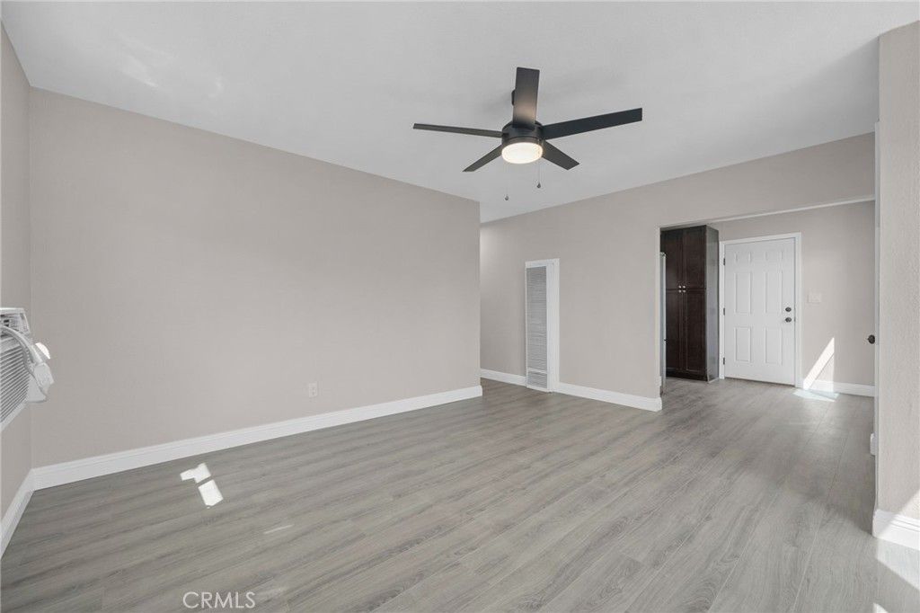 listing image 130729721774604904567
