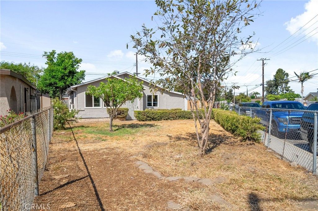 listing image 130729522007187827245