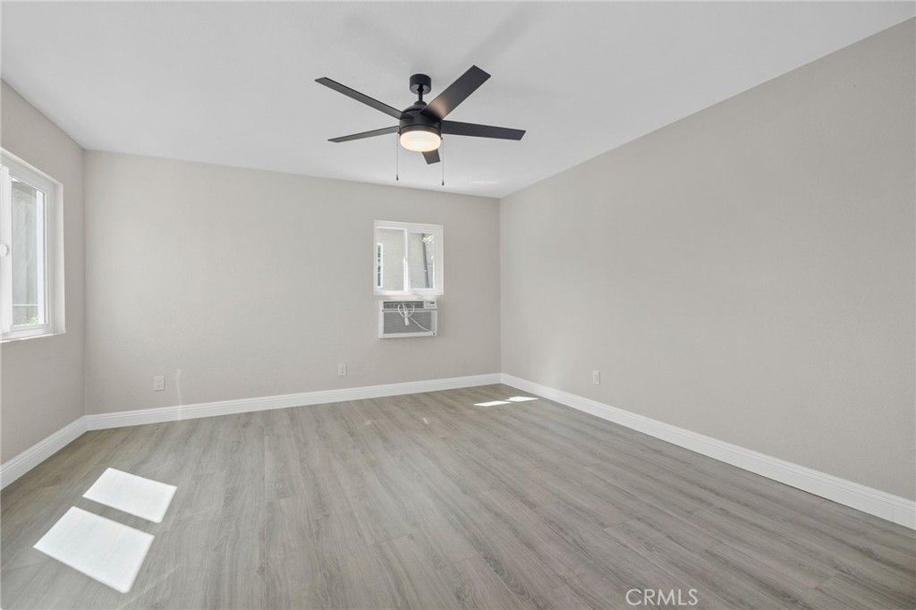 listing image 130725255666450682907