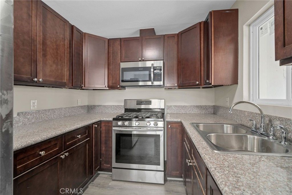 listing image 130725081235547102824