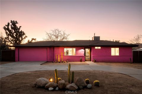 Photo of 7566 Shawnee Trl, Yucca Valley, CA 92284 (MLS # JT26033192)