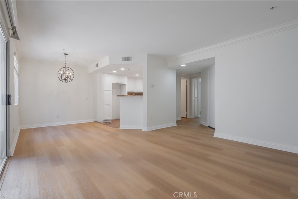 2572 Avenida Del Vista