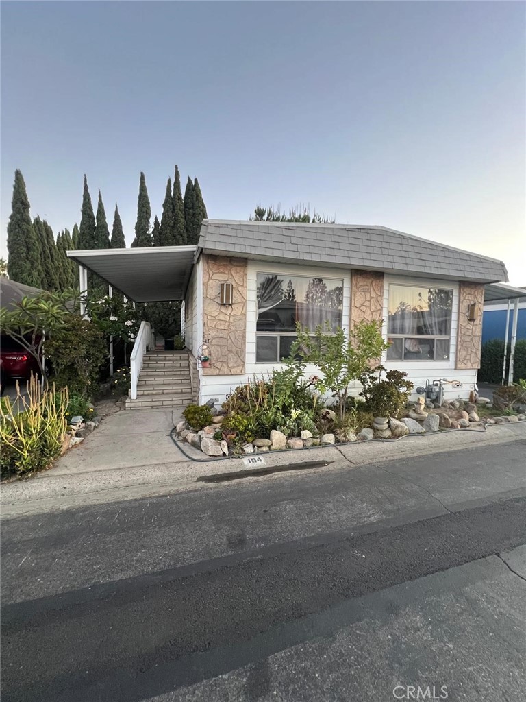 Don't miss this amazing opportunity! This home features 2 bedrooms and 2 baths and parking for up to 4 cars.
Situated in a welcoming, family- and pet-friendly community, you'll have access to fantastic amenities such as a large swimming pool, a clubhouse perfect for gatherings, an enclosed spa, and a playground. The location is unbeatable, near the Orange/Anaheim city border, close to shopping, dining, schools, and major attractions like Disneyland, Honda Center, Angel Stadium, and with easy access to the 57 and 91 freeways.