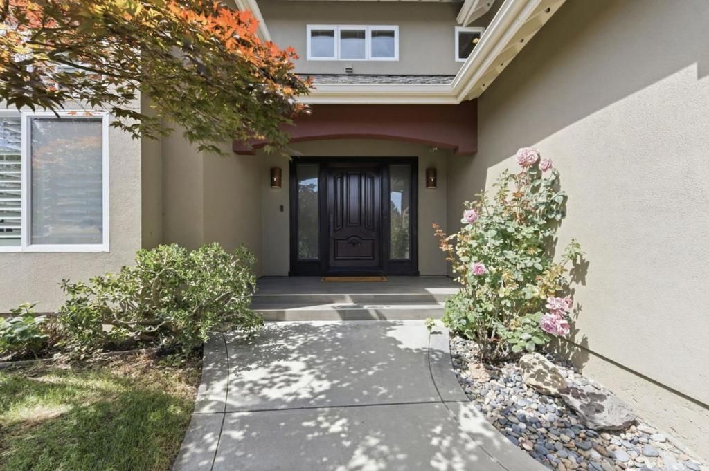 Photo of 105 Calle El Padre, Los Gatos, CA 95032 (MLS # ML82043300)