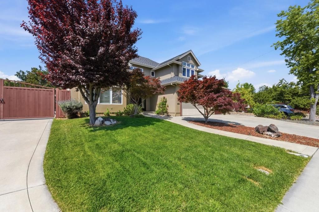 Photo of 105 Calle El Padre, Los Gatos, CA 95032 (MLS # ML82043300)