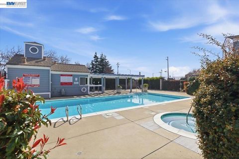 25525 25525 Southwick Dr 110 Hayward CA 94544