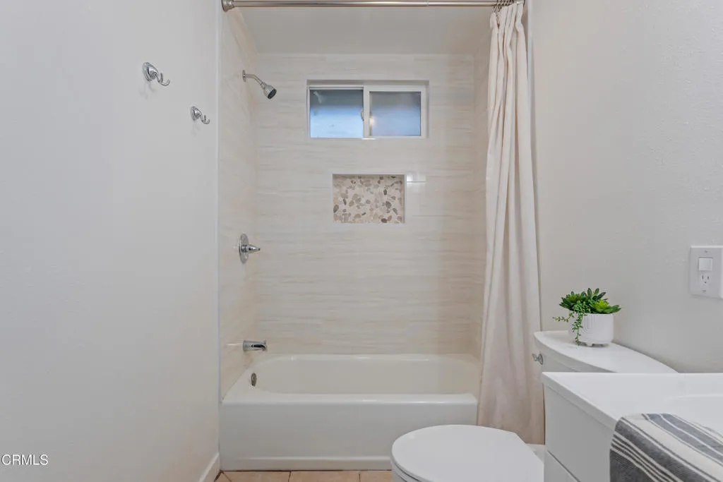 Ventura, California 93003, United States, 3 Bedrooms Bedrooms, ,2 BathroomsBathrooms,Residential,Pending,211512