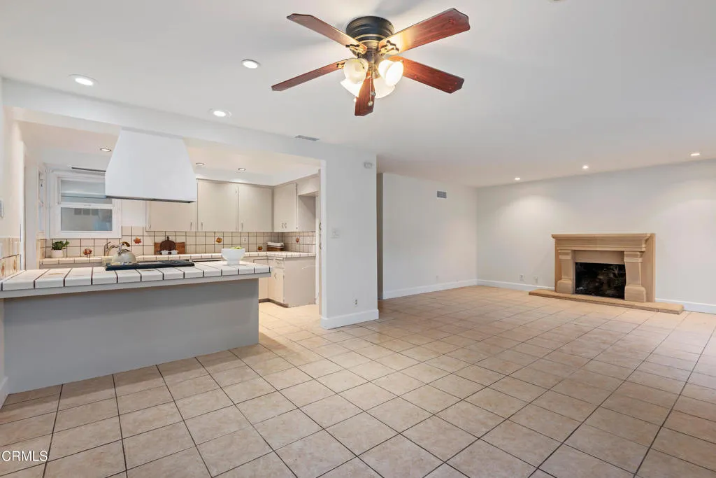 Ventura, California 93003, United States, 3 Bedrooms Bedrooms, ,2 BathroomsBathrooms,Residential,Pending,211512