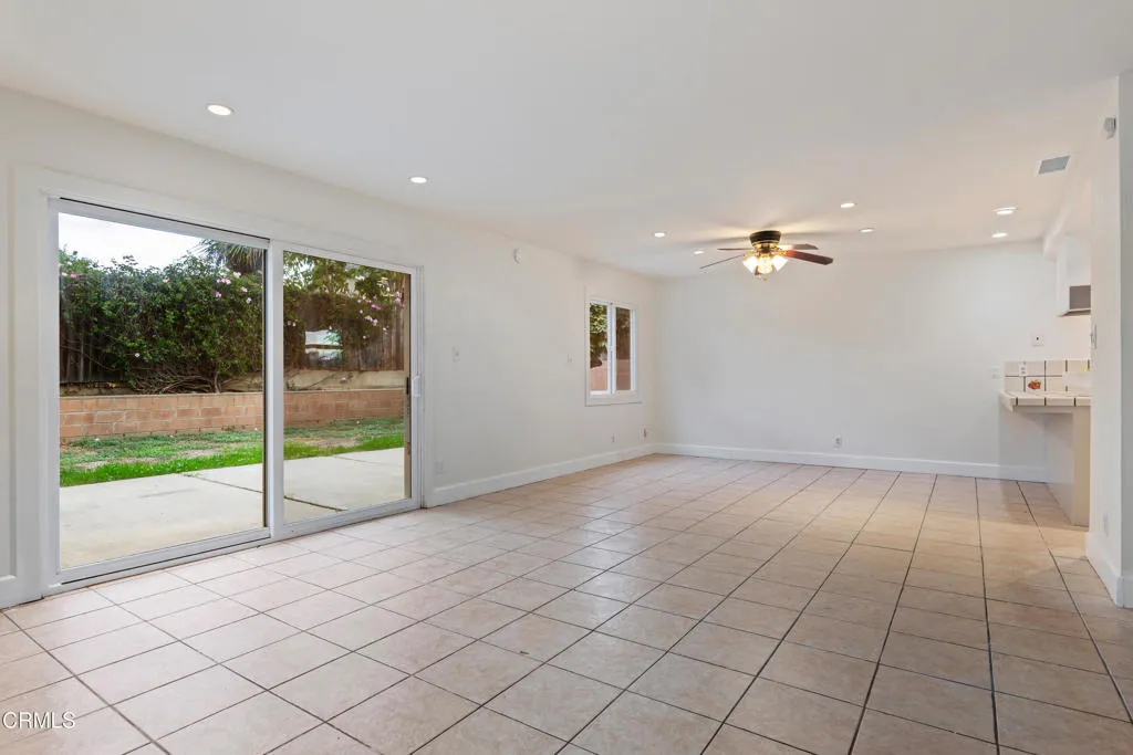 Ventura, California 93003, United States, 3 Bedrooms Bedrooms, ,2 BathroomsBathrooms,Residential,Pending,211512