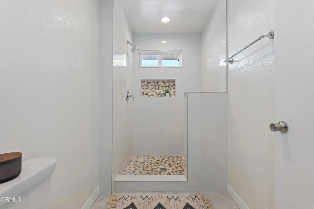 Ventura, California 93003, United States, 3 Bedrooms Bedrooms, ,2 BathroomsBathrooms,Residential,Pending,211512