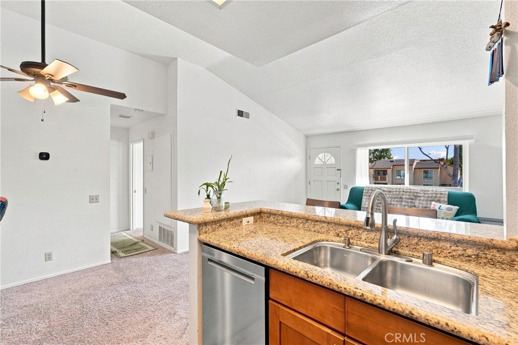 187 Huntington, Irvine CA 92620 - Photo 10