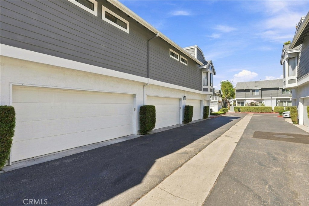 187 Huntington, Irvine CA 92620 - Photo 18