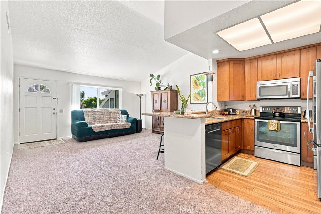187 Huntington, Irvine CA 92620 - Photo 11