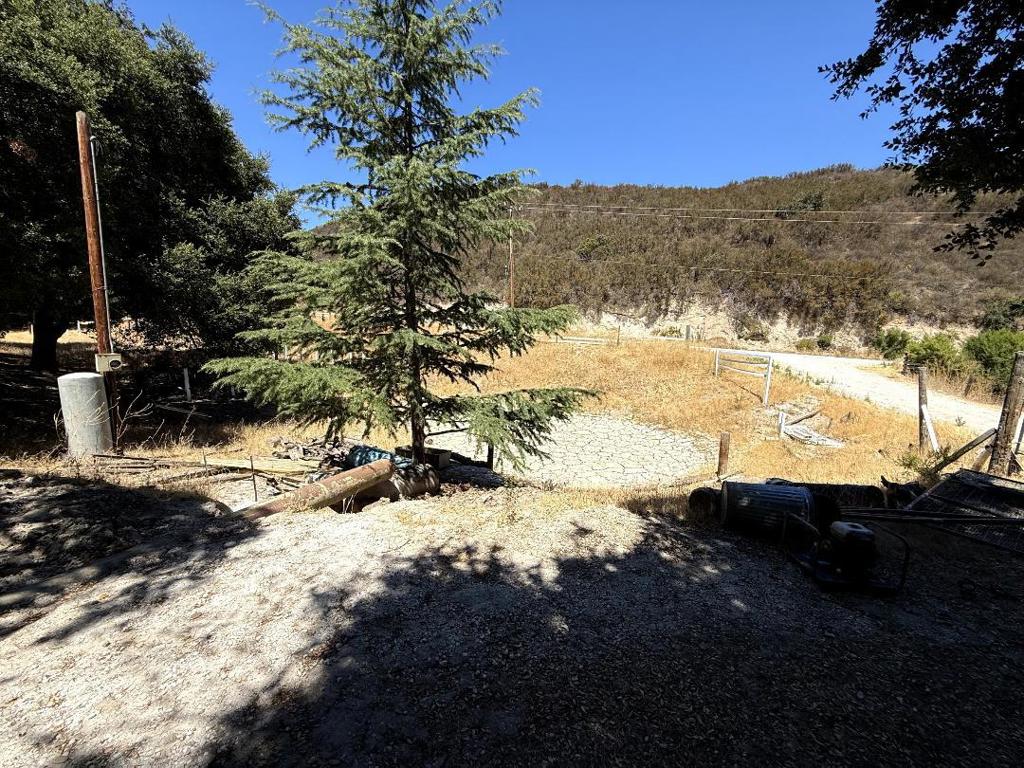 Has well on the property, Hasn't been used for a long time. The seller inherited the property, doesn't have much knowledge about it.
