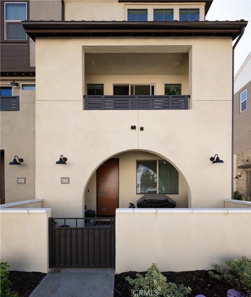 Photo of 162 Juniper Dr, Rancho Mission Viejo, CA 92694 (MLS # OC26035584)