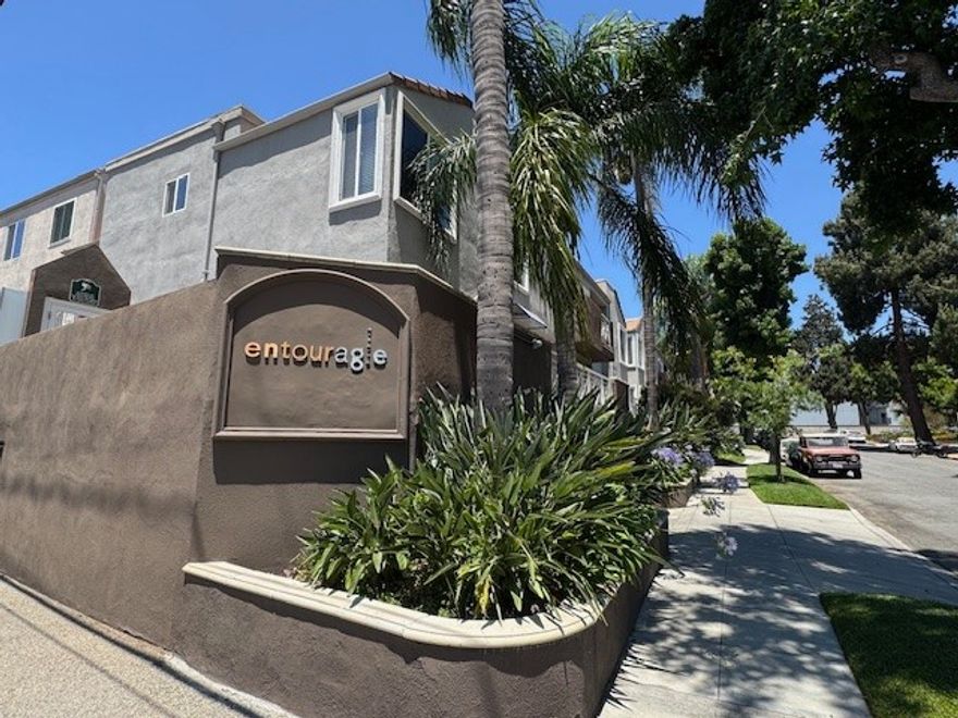 Burbank Media District at Entourage' complex. Completely Remodeled Spacious Condo, One Bedroom, One Bathroom on ground floor. stainless steel appliance, granite countertop in the kitchen, New floors, balcony, walking closet, recess lights, Fridge included, Central AC. Walking distance to major studios Disney and Warner Brothers. Starbucks, Wholefoods and restaurants. Fitness center, spa, community laundry room, barbecue area and Gym. Secured underground assigned One parking space.