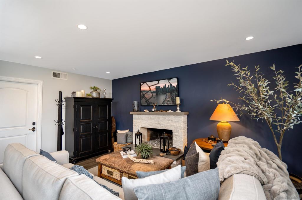 Del Mar - Residential