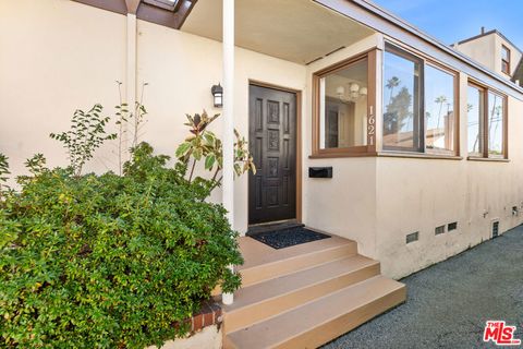Photo of 1621 Manning Avenue, Los Angeles, CA 90024 (MLS # 25626479)