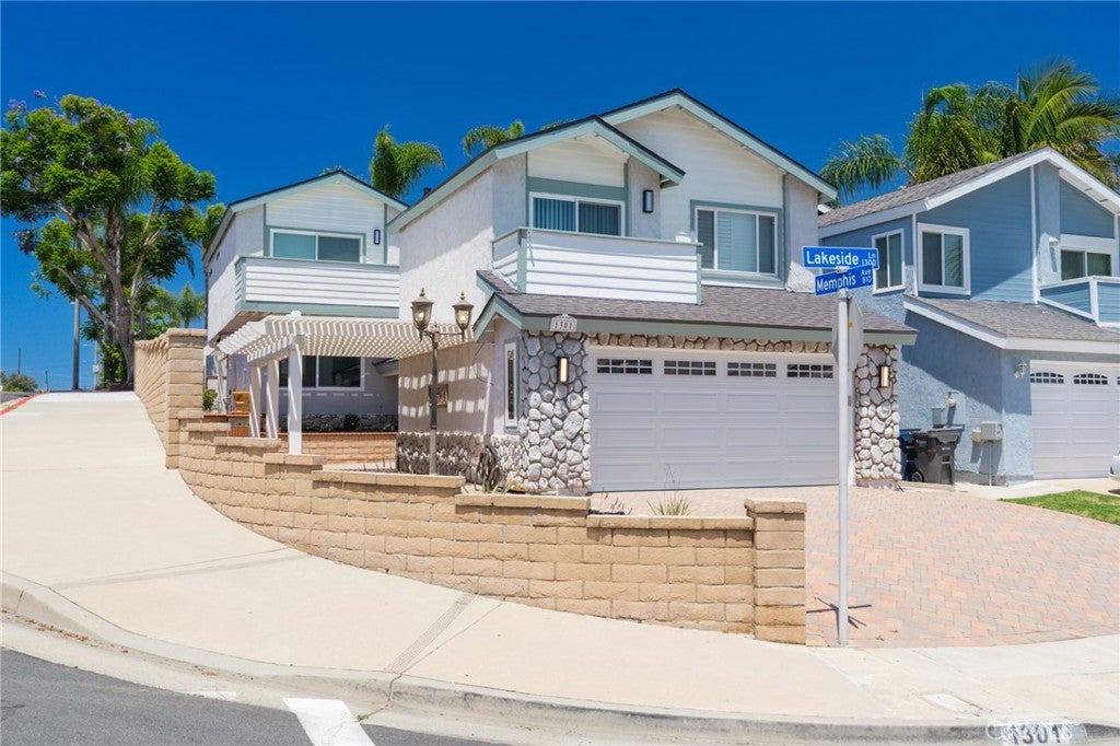 1301 Lakeside Lane