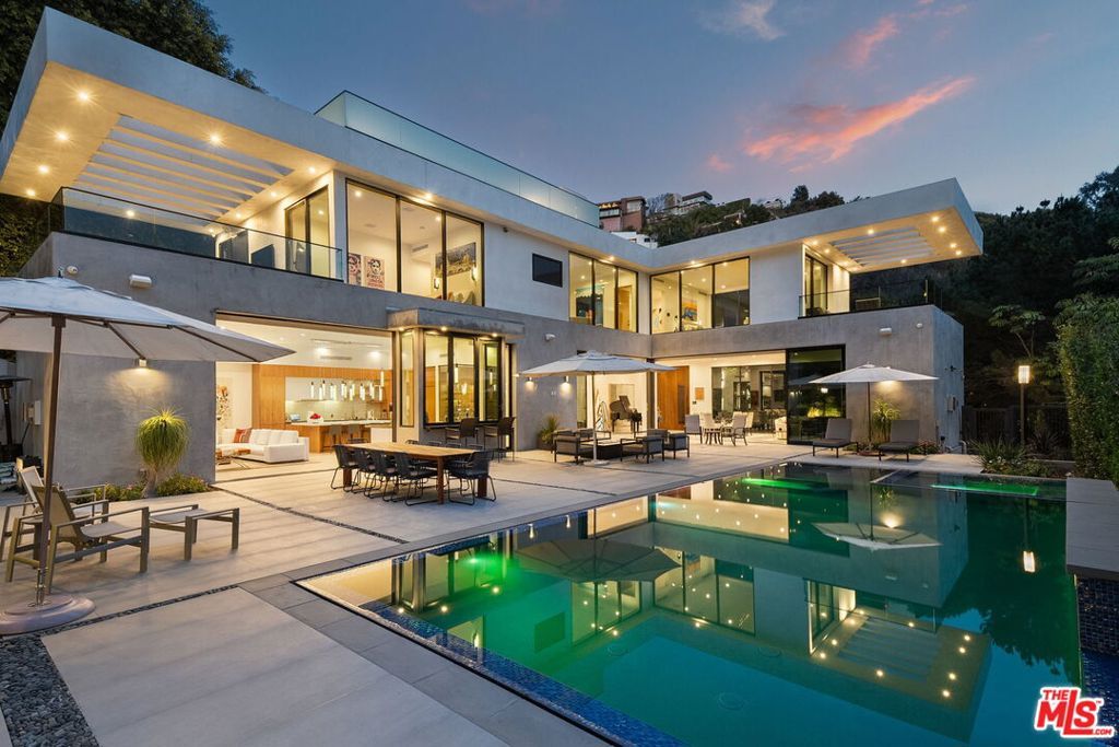 Photo of 1527 Rising Glen Road, Los Angeles, CA 90069 (MLS # 25598989)
