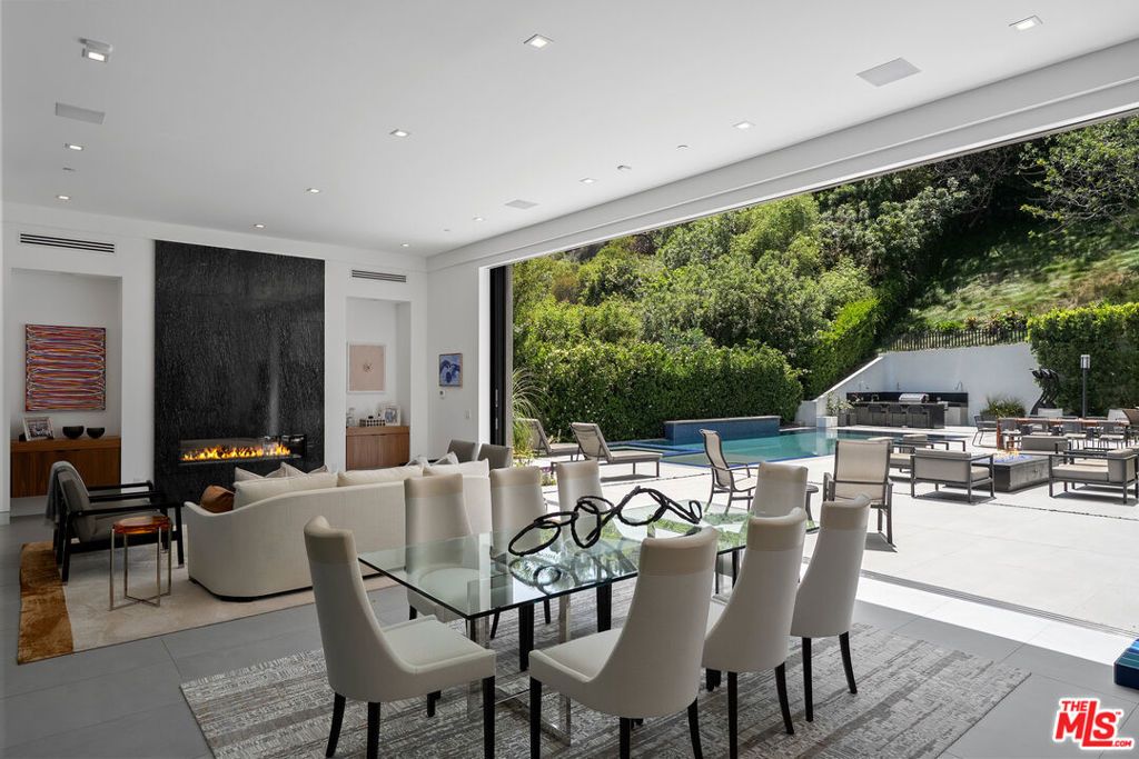 Photo of 1527 Rising Glen Road, Los Angeles, CA 90069 (MLS # 25598989)